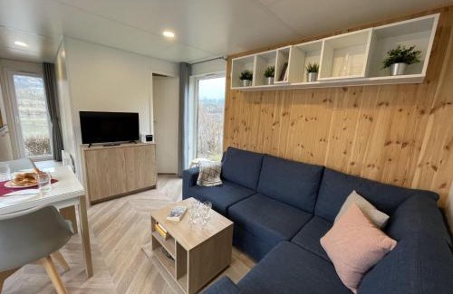 Riedenburg Casa | Holiday Home Tiny Haus Schleusenblick by Interhome