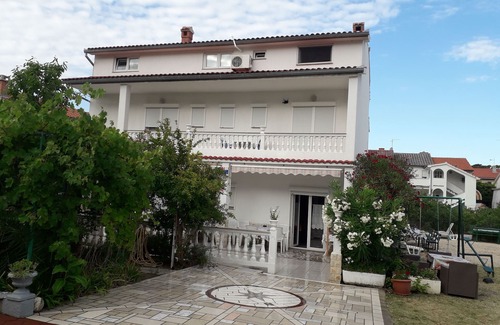 Palit Casa | Holiday Home to 17 Persons