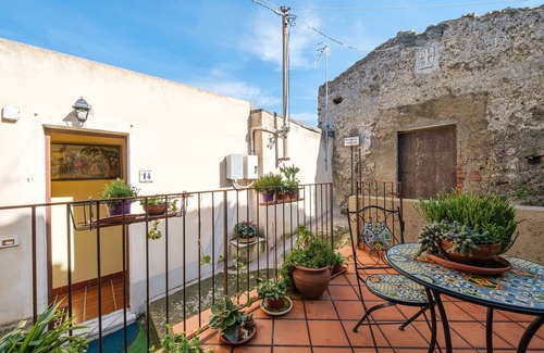 Savoca Casa | Casa de vacaciones 'Tommaso E Martina' con vistas a la montaña, Wi-Fi y aire acondicionado