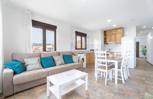 Benafer Casa | Casa de vacaciones 'Torre Buen Aire Con bañera de hidromasaje' con vistas a la montaña y balcón