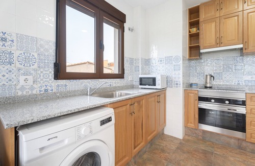 Benafer Casa | Casa de vacaciones 'Torre Buen Aire Con bañera de hidromasaje' con vistas a la montaña y balcón