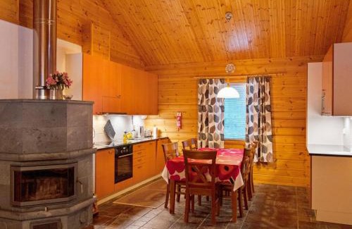 Akaslompolo Casa | Holiday Home Tunturitähti by Interhome
