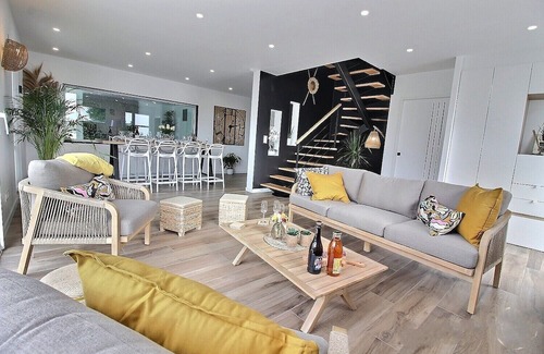 Saint-Bihy Casa | Holiday Home 'Ty Cohely' with Private Terrace, Private Garden and Wi-Fi