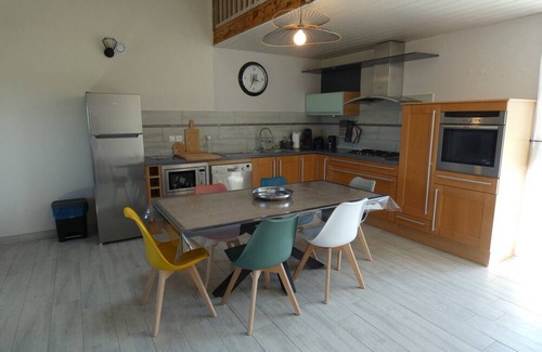 Cleder Casa | Holiday Home 'Ty Reuniou - La Grange' with Sea View, Shared Terrace and Wi-Fi