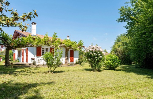 Sare Casa | Casa de vacaciones "Usoak" con vistas a la montaña, terraza privada y Wi-Fi