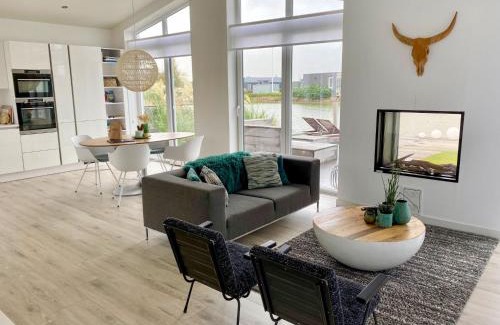 Wemeldinge Casa | Holiday Home Vakantiehuis Ruisweg 62 by Interhome