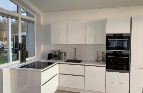 Wemeldinge Casa | Holiday Home Vakantiehuis Ruisweg 62 by Interhome