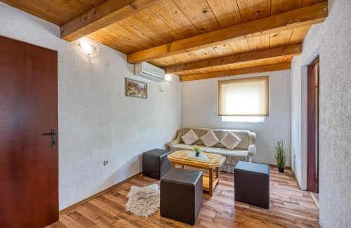 Vrelo Korenicko Casa | Holiday home Veki*