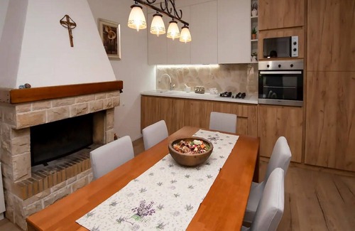 Brnjica Casa | Holiday Home Velini Dvori