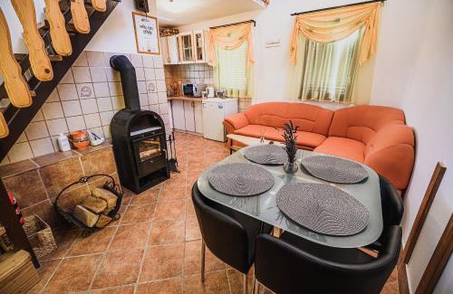 Brezice Casa | Holiday Home Vesna with Sauna