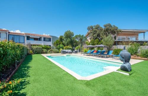 Cavalaire-sur-Mer Casa | Holiday Home Villa Cannelle by Interhome