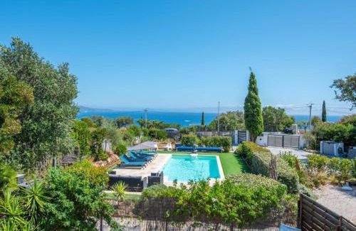 Cavalaire-sur-Mer Casa | Holiday Home Villa Cannelle by Interhome