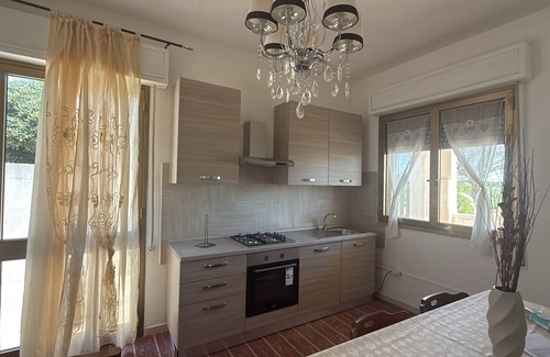 Padula Fede Casa | Casa de vacaciones 'Villa Respiro Azzurro' con jardín privado y aire acondicionado