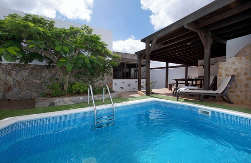 Betancuria Casa | Casa de vacaciones "Villa Antonia" con piscina, Wi-Fi, terrazas y jardín