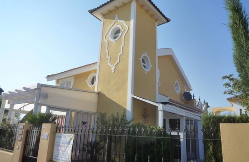 Mazarrón Casa | Casa de vacaciones 'Villa Casa del Sol' con vistas a la montaña, piscina y wifi