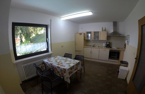 Altmorschen Casa | Casa de vacaciones 'Villa - Fuldablick' con vistas a la montaña, terraza privada y Wi-Fi