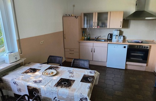 Altmorschen Casa | Casa de vacaciones 'Villa - Fuldablick' con vistas a la montaña, terraza privada y Wi-Fi