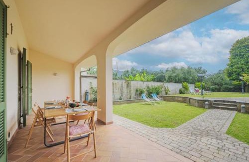 Querceta Casa | Holiday Home Villa Giuliana by Interhome