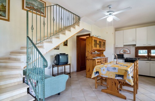 Castiadas Casa | Casa de vacaciones Villamara con terraza, vistas a la montaña y jardín
