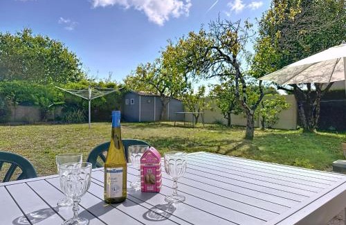 Tharon-Plage Casa | Holiday Home Villa Labbé by Interhome