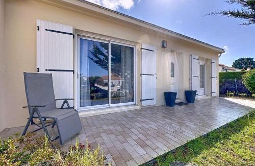 Tharon-Plage Casa | Holiday Home Villa Labbé by Interhome