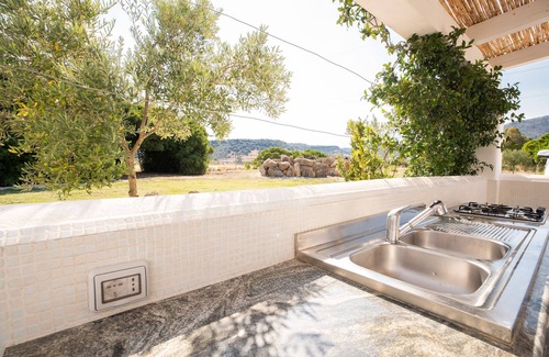 Loculi Casa | Casa de vacaciones "Villa S'ena e Su Juncu" con vistas a la montaña, piscina y Wi-Fi