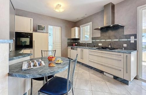 Tharon-Plage Casa | Holiday Home Villa Sel et Pins by Interhome