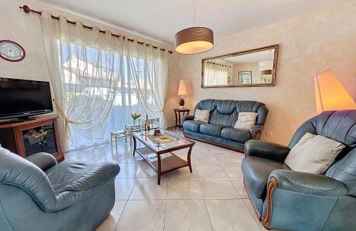 Tharon-Plage Casa | Holiday Home Villa Sel et Pins by Interhome