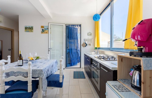Triscina Casa | Holiday Home 'Villa Sunshine' with Sea View, Private Terrace and Wi-Fi