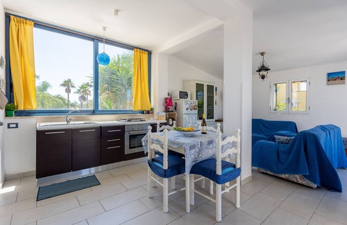 Triscina Casa | Holiday Home 'Villa Sunshine' with Sea View, Private Terrace and Wi-Fi