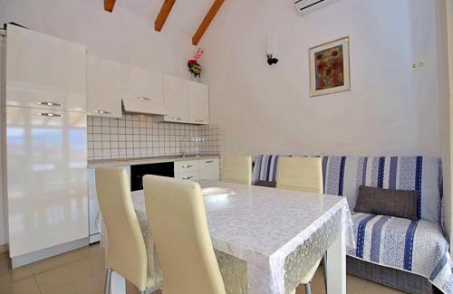 Sutivan Casa | Holiday Home Villa Tonka by Interhome