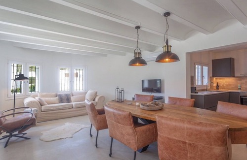 Pedreguer Casa | Casa de vacaciones 'Villa Vino' con vistas a la montaña, Wi-Fi y aire acondicionado