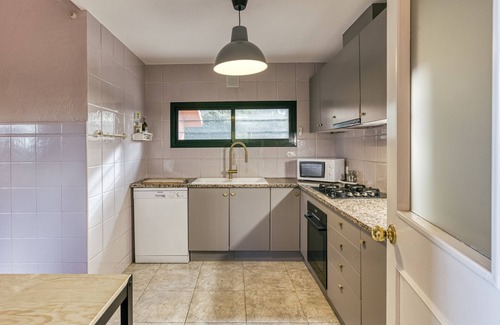Navata Casa | Casa Vacacional 'Villa Virginie Torremirona Resort' con Piscina Privada, Wi-Fi y Aire Acondicionado