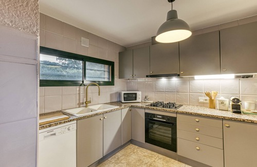 Navata Casa | Casa Vacacional 'Villa Virginie Torremirona Resort' con Piscina Privada, Wi-Fi y Aire Acondicionado