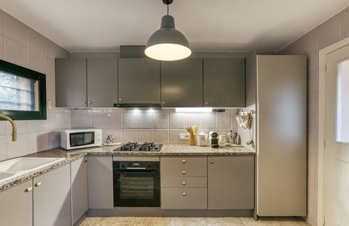 Navata Casa | Casa Vacacional 'Villa Virginie Torremirona Resort' con Piscina Privada, Wi-Fi y Aire Acondicionado