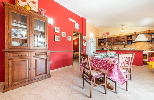 Solanas Casa | Casa de vacaciones 'Villetta Bacio Del Sole' con vistas a la montaña y terraza privada