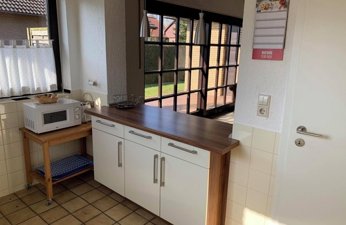 Haseluenne Casa | Casa de vacaciones "Wacholderhain" cerca del lago con jardín