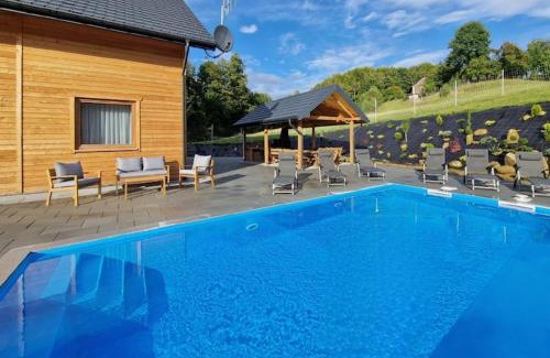 gmina Iwierzyce Casa | Holiday Home Wi niowa with Pool and Mountain Views