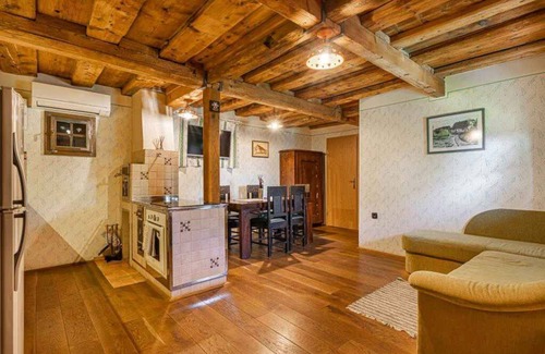 Srednje Grcevje Casa | Casa vacacional con acceso a Internet y barbacoa
