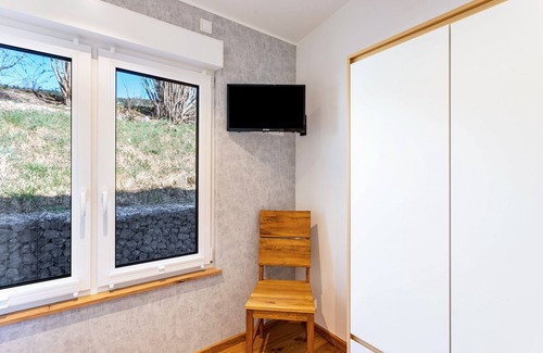 Schmallenberg Casa | Apartamento 'Wiese' con terraza privada, jardín compartido y Wi-Fi