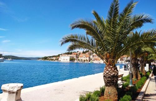 Cove Makarac (Milna) Apartamento | Holiday Home Willy
