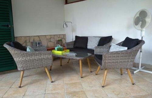 Cove Makarac (Milna) Apartamento | Holiday Home Willy