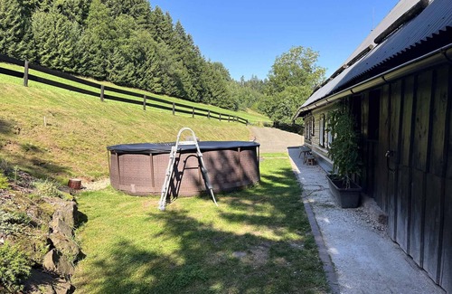 Stara Paka Casa | Casa vacacional con piscina en un semi-selit en las montañas de Staropacks