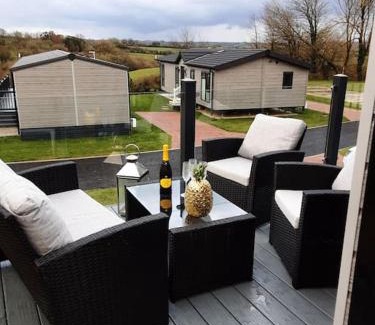 Grampound Casa | Holiday Home with a Hot tub