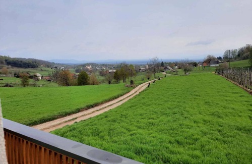 Semic Casa | Casa vacacional con una vista
