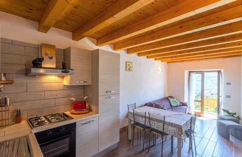 Vesio Casa | Casa vacacional con balcón