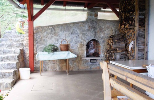Semic Casa | Casa vacacional con jardín