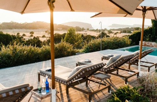 Cala Comte Villa | Casa de vacaciones con preciosas vistas al mar.