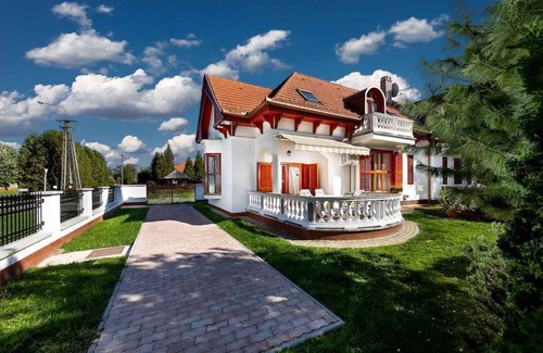 Balatonbereny Casa | Casa vacacional Con bonito mobiliario, piscina, aire acondicionado.