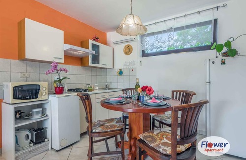 Sikici Casa | Apartamento vacacional con una gran terraza y aire acondicionado